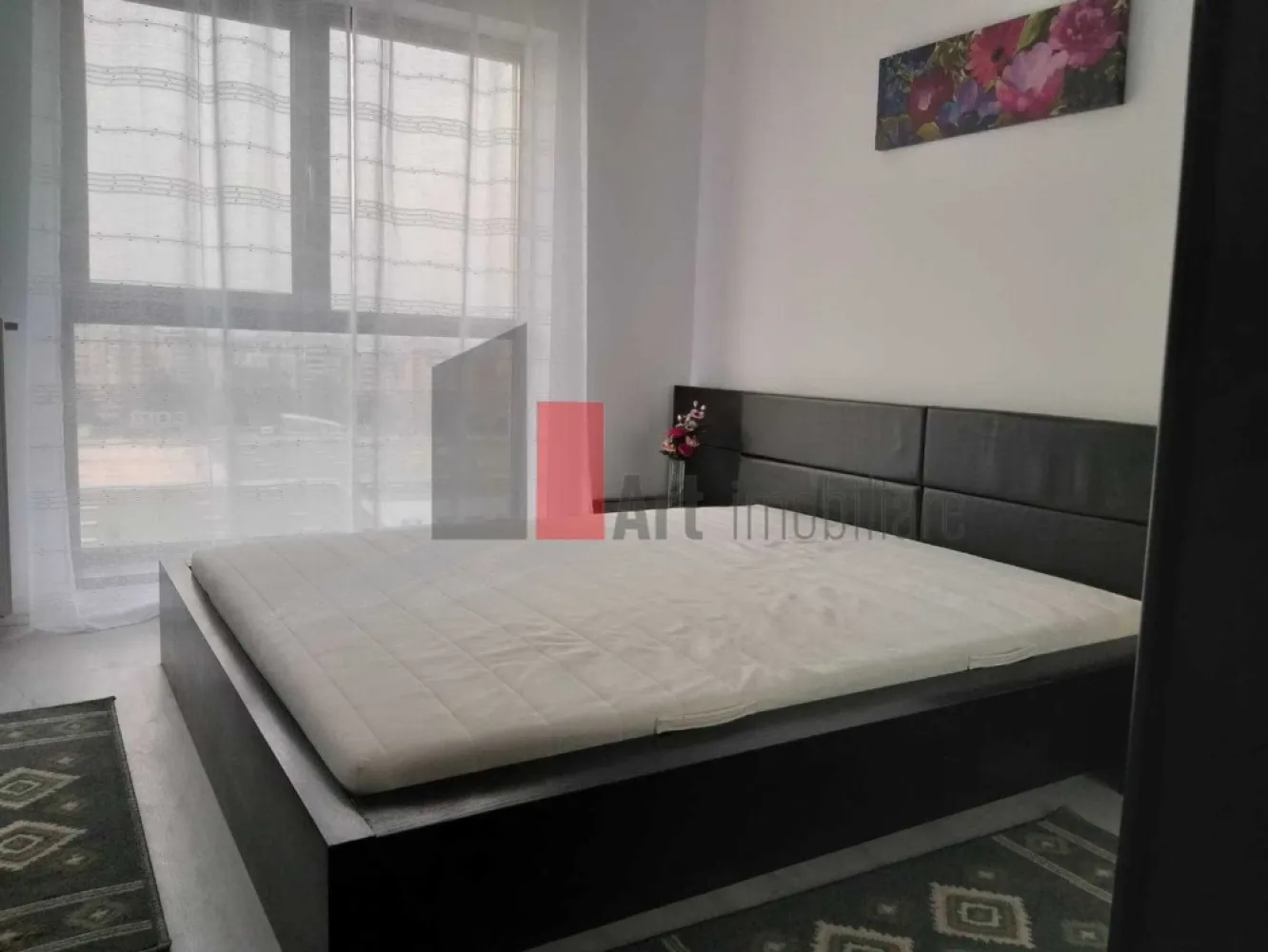 Inchiriere ap 2 cam Complez Exigent Plaza, faza 2-Pet Friendly-Lujerului - Va propunem spre inchiriere apartament 2 camere in Exigent Plaza faza 2.,zona Lujerului
 Apartamentul are vedere deschisa, spre intersectia Lujerului - fix deasupra parcului Liniei (intrarea in parc este la cativa metri de scara blocului). Este utilat si mobilat complet (inclusiv masina de spalat vase).
Se accepta animalute de companie.
Se accepta straini
Loc de parcare subteran este separat. 100 euro/luna
