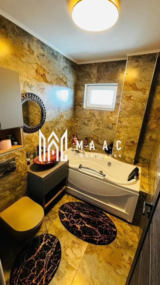 Apartament 3 camere 2 bai 2 balcoane Loc de parcare - Vă prezentăm un apartament deosebit cu 3 camere decomandate, situat în ansamblul rezidențial West Parc Residence, ideal pentru familii, inchiriere pe termen lung sau regim hotelier.

Locuința este amplasată la etajul 3 al unui imobil prevăzut cu lift și beneficiază de o compartimentare excelentă, oferind o suprafață utilă de 60 mp, la care se adaugă două balcoane generoase, fiecare cu o suprafață de 8 mp.

Apartamentul se vinde exact ca în fotografii (fara cele 2 televizoare , masina de spalat si uscator) fiind pregătit pentru mutare imediată (Ready to Move), fără investiții suplimentare.

Compartimentare:

Living spațios și luminos
2 dormitoare confortabile
Bucătărie complet mobilată și utilată
2 băi
2 balcoane generoase (16 mp în total)
Hol cu spații de depozitare

Avantaje:
✔ Compartimentare decomandată
✔ Etaj 3 din bloc cu lift
✔ Două băi pentru un plus de confort
✔ Două balcoane spațioase si luminoase
✔ Loc de parcare inclus în preț
✔ Ansamblu rezidențial modern și bine administrat
✔ Mutare imediată

Pentru mai multe detalii specificati CP3149451 la telefon