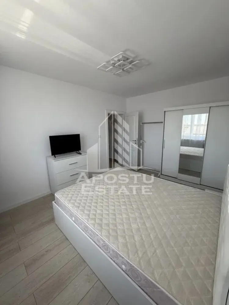 Apartment 2 camere, zona Braytim, Centrala Proprie - POSTU ESTATE va ofera spre inchiriere un apartament cu 2 camere, situat la etajul 2 intr-un bloc cu regim de inaltime P+2, in zona Braytim.
Imobilul are o suprafata utila de 55 mp si este compartimentat astfel:
- Hol de acces.
- Bucatarie inchisa, mobiliata si utilata.
- Dormitor matrimonial.
- Living room luminos.
- Baie cu cada.
Alte detalii :
Confortul termic se realizeaza cu ajutorul centralei proprii, incalzirea fiind prin calorifere.
Pretul chiriei este de 430 de euro.
Garantia este 430 de euro.
Va asteptam cu drag la o vizionare!
ID Intern: CP2743487