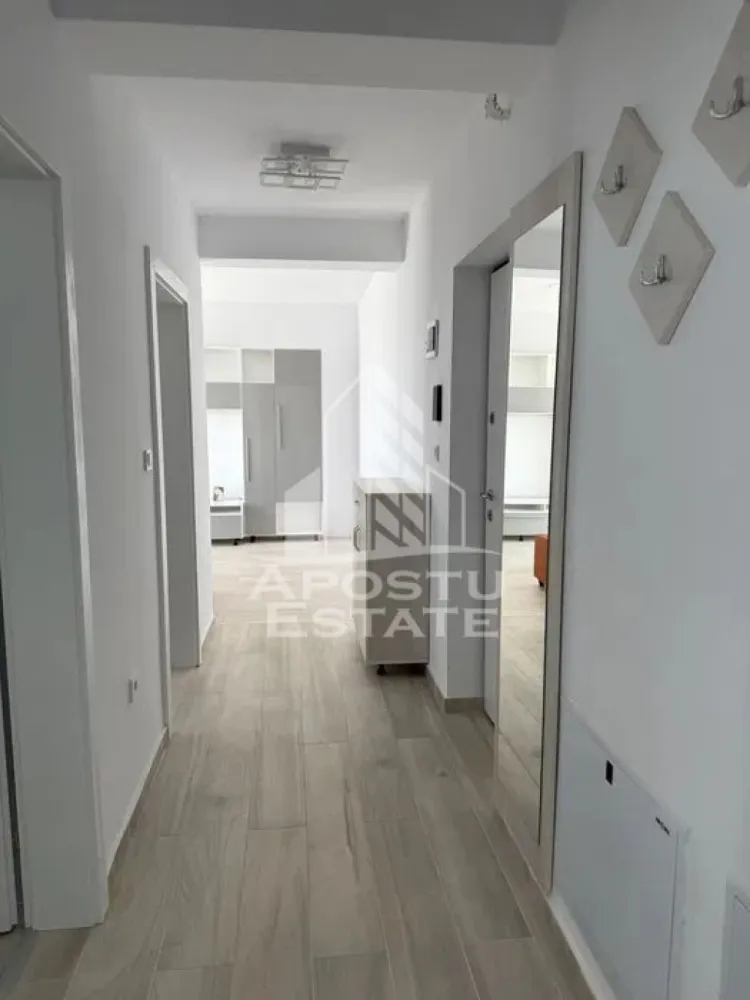 Apartment 2 camere, zona Braytim, Centrala Proprie - POSTU ESTATE va ofera spre inchiriere un apartament cu 2 camere, situat la etajul 2 intr-un bloc cu regim de inaltime P+2, in zona Braytim.
Imobilul are o suprafata utila de 55 mp si este compartimentat astfel:
- Hol de acces.
- Bucatarie inchisa, mobiliata si utilata.
- Dormitor matrimonial.
- Living room luminos.
- Baie cu cada.
Alte detalii :
Confortul termic se realizeaza cu ajutorul centralei proprii, incalzirea fiind prin calorifere.
Pretul chiriei este de 430 de euro.
Garantia este 430 de euro.
Va asteptam cu drag la o vizionare!
ID Intern: CP2743487