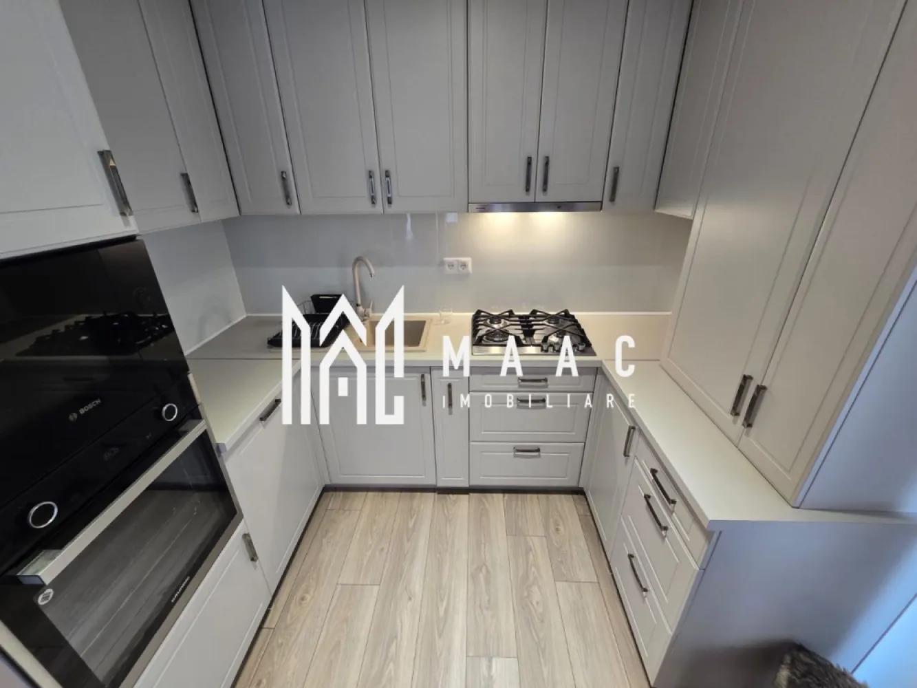 Apartament superb 3 camere 2 bai 2 balcoane Selimbar Lidl - Vă propunem spre vânzare un apartament modern și elegant amenajat, situat în Șelimbăr, zona Lidl situat la parter foarte bine compartimentat.

Locuința beneficiază de o suprafață utilă generoasă de 83 mp, compartimentată eficient pentru a oferi confort și funcționalitate unei familii moderne.

Apartamentul dispune de 3 camere decomandate, 2 băi, 2 balcoane și o cămară practică pentru depozitare, fiind vândut complet mobilat și utilat, exact ca în fotografii. 

Compartimentare:

Living spațios și luminos cu iesire pe balcon
Bucătărie complet mobilată și utilată si iesire pe balcon
2 dormitoare confortabile
2 băi
2 balcoane
Cămară
Hol generos

Dotări și beneficii:
✔ Încălzire în pardoseală pentru un confort termic superior
✔ Jaluzele electrice la toate ferestrele
✔ Compartimentare decomandată
✔ Complet mobilat și utilat
✔ Două băi
✔ Două balcoane
✔ Cămară pentru depozitare suplimentară
✔ Loc de parcare inclus în preț
✔ Apartament Ready to Move – disponibil pentru mutare imediată
✔ Zonă apreciată si linistita ,aproape de magazine, școli, grădinițe și mijloace de transport

Datorită finisajelor moderne, spațiului generos și dotărilor premium, această proprietate reprezintă alegerea ideală atât pentru locuire, cât și pentru investiție.