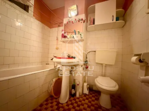 Apartament 2 camere de vanzare, boxa, zona Circumvalatiunii, Timisoara