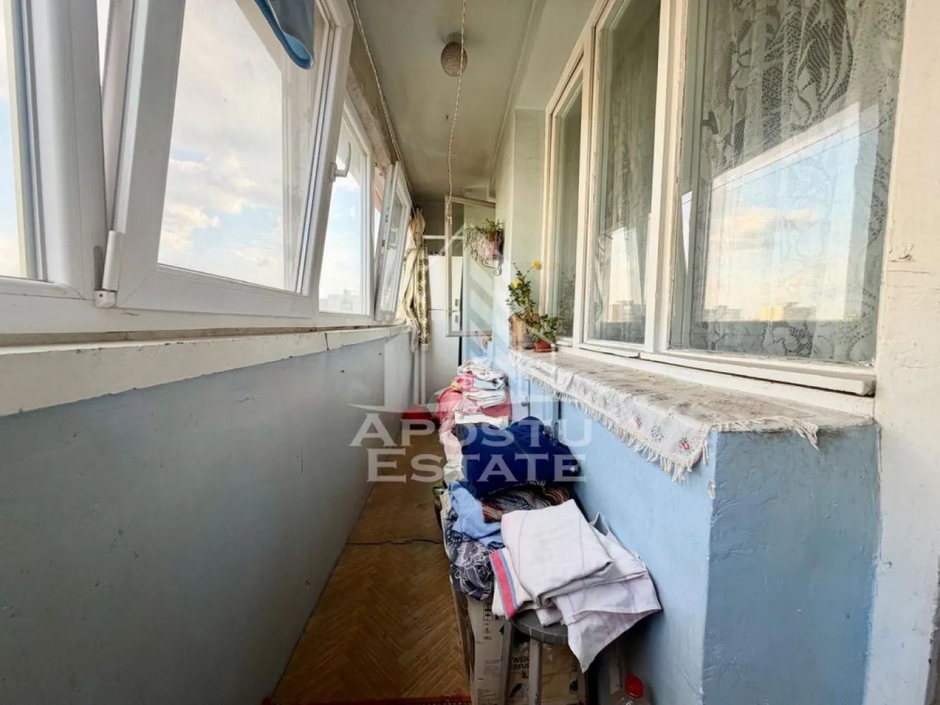 Apartament 2 camere de vanzare, boxa, zona Circumvalatiunii, Timisoara