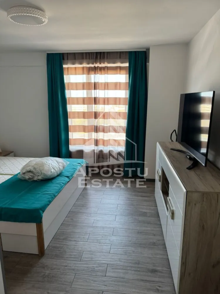 Apartament cu 2 camere , de inchiriat , Zona Aradului , Timisoara - Agentia imobiliara APOSTU ESTATE va propune spre inchiriere un apartament cu 2 camere, spatios si luminos, situat in zona Aradului , o zona linistita si bine pozitionata din Timisoara, potrivit pentru cupluri,familii, sau studenti care isi doresc o locuinta unde sa se simta confortabil si cu acces facil catre scoli, statii de autobuz, supermarketuri , magazine de zona, parcuri.

Suprafata utila: 53 mp
Compartimentare eficienta:
-Hol de acces generos
-Bucatarie complet mobilata si utilata, cu loc de luat masa
-Living luminos si spatios
-Dormitor mobilat si utilat
-Baie prevazuta dus
-Balcon deschis 
Confort si facilitati:
-Incalzirea apartamentului: centrala proprie cu încălzire in pardoseala 
-Apartamentul este complet mobilat si utilat
-loc de parcare inclus in pret 
Localizare:
-Timis,Timisoara, zona Girocului – acces facil spre magazine, supermarketul Lidl, scoli, parcuri si mijloace de transport in comun.

Ideal pentru:
-Familii
-Cupluri
-Studenti
Pret chirie lunara: 450 euro 
Programeaza o vizionare pentru a-ti putea imagina viitorul aici!
ID intern: CP3147930