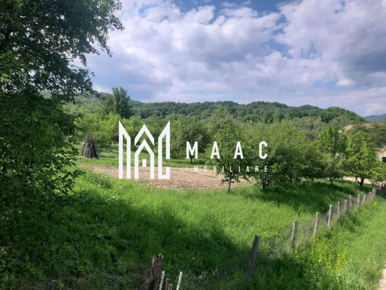 Teren Baile Olanesti | 715 mp | toate utilitatile | - MAAC Imobiliare vă propune spre vânzare un teren intravilan situat în stațiunea Băile Olănești, o zonă apreciată atât pentru locuire, cât și pentru investiții turistice. Proprietatea beneficiază de toate utilitățile și documentația necesară, fiind pregătită pentru dezvoltarea unui proiect rezidențial sau turistic.
Caracteristici:
Teren intravilan
Suprafață: 715 mp
Situat în Băile Olănești
Teren construibil
Acces facil
Poziționare excelentă
Toate actele la zi
Utilități:
Apă
Canalizare
Curent electric
Gaze naturale
Toate utilitățile disponibile la proprietate
Documentație:
Autorizații și avize obținute
Documentație completă pentru construire
Acte pregătite pentru tranzacționare
Avantaje:
Stațiune turistică cu renume național
Ideal pentru construcția unei locuințe permanente
Potrivit pentru pensiune, casă de vacanță sau investiție imobiliară
Cadru natural deosebit și aer curat
Acces rapid către centrul stațiunii și principalele puncte de interes
Teren pregătit pentru demararea proiectului fără întârzieri administrative
Această proprietate reprezintă o oportunitate excelentă pentru cei care caută un teren cu toate utilitățile și documentația necesară, într-o zonă cu potențial turistic și investițional ridicat.
Pentru mai multe informații și programarea unei vizionări, echipa MAAC Imobiliare vă stă la dispoziție.ID 3081414