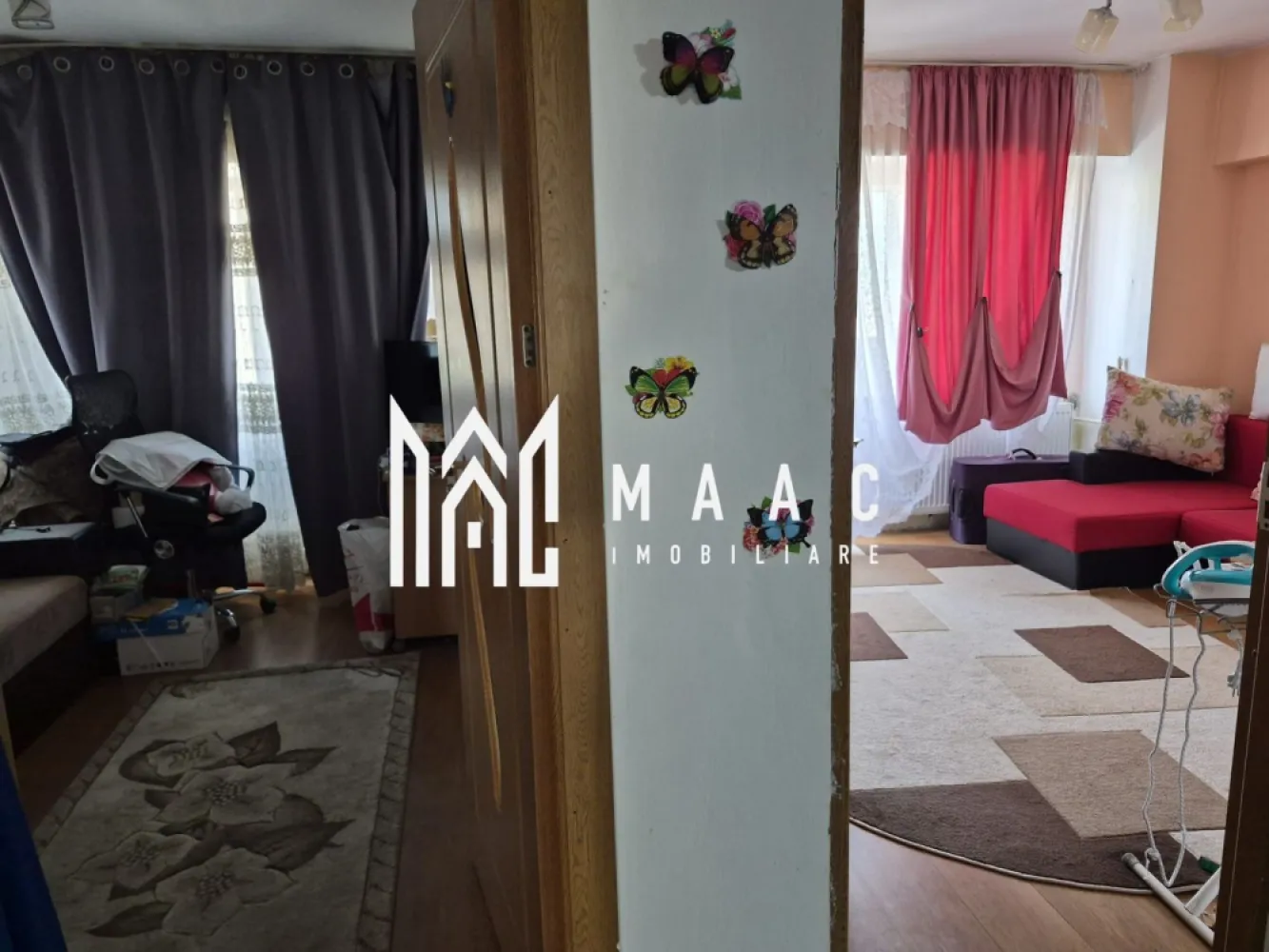 Apartament 3 camere | Ostroveni | 2 bai | 78 mp | - MAAC Imobiliare vă propune spre vânzare un apartament spațios cu 3 camere, situat în zona A-uri din Ostroveni, una dintre cele mai apreciate și bine dezvoltate zone rezidențiale din Râmnicu Vâlcea. Proprietatea beneficiază de o compartimentare decomandată, suprafață generoasă și acces imediat la toate facilitățile necesare unui stil de viață confortabil.Apartamentul se vinde mobilat.
Caracteristici:
Apartament cu 3 camere
Compartimentare decomandată
Suprafață utilă: 78 mp
Etaj 7 din 8
Bloc anvelopat termic
Sistem de supraveghere video
Scară curată și bine întreținută
Vecinătate liniștită
Preț: 100.000 Euro
Compartimentare:
Living generos
2 dormitoare
Bucătărie spațioasă de 12 mp
2 băi
2 balcoane închise cu tâmplărie termopan
Balcon 1: 4,5 mp
Balcon 2: 4 mp
Hol generos
Dotări:
Tâmplărie termopan
Bloc termoizolat
Sistem de supraveghere video
Spații comune bine întreținute
Compartimentare practică și funcțională
Avantaje:
Poziționare excelentă în zona A-uri
Școală și grădiniță la câteva minute de mers pe jos
cabinete medicale și farmacii în imediata apropiere
Piață agroalimentară
Magazine și supermarketuri
Stații de transport public și taxi
Oficiu poștal
Sucursale bancare
Restaurante și fast-food-uri
Acces rapid către principalele puncte de interes ale orașului
Ideal pentru familii datorită spațiului generos și facilităților din zonă
Această proprietate reprezintă o alegere excelentă pentru cei care își doresc un apartament confortabil, într-o zonă matură, cu infrastructură completă și acces facil către toate serviciile esențiale.
Pentru mai multe informații și programarea unei vizionări, echipa MAAC Imobiliare vă stă la dispoziție.ID 3132282
