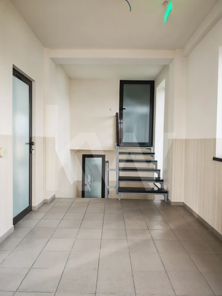 Spațiu de birouri luminos și modular – perfect pentru echipa ta!