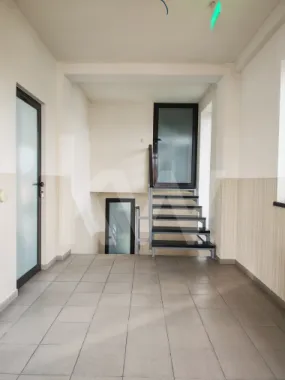 Spațiu de birouri luminos și modular – perfect pentru echipa ta!