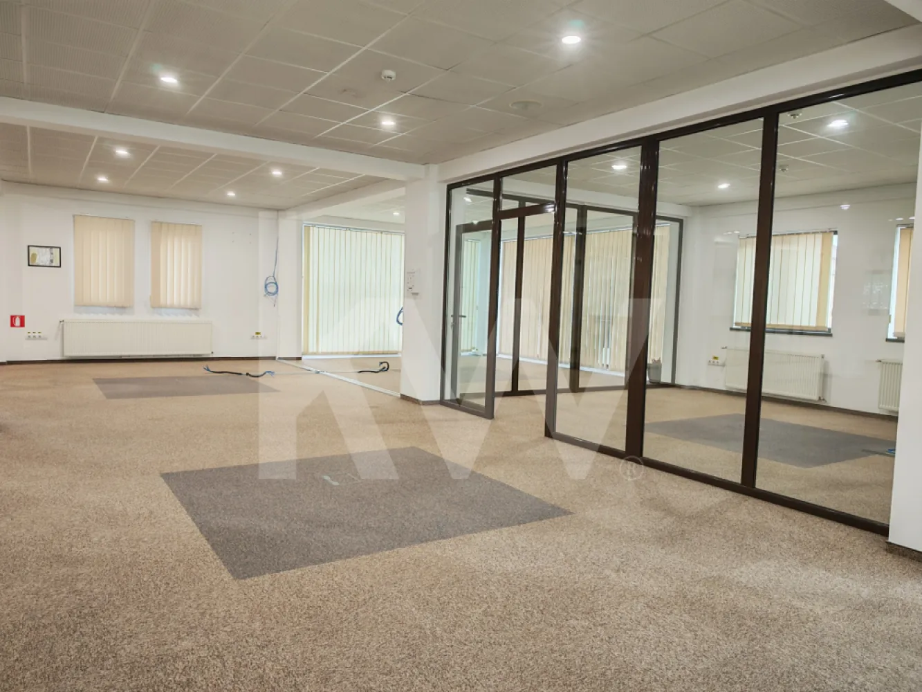 Spațiu de birouri luminos și modular – perfect pentru echipa ta!
