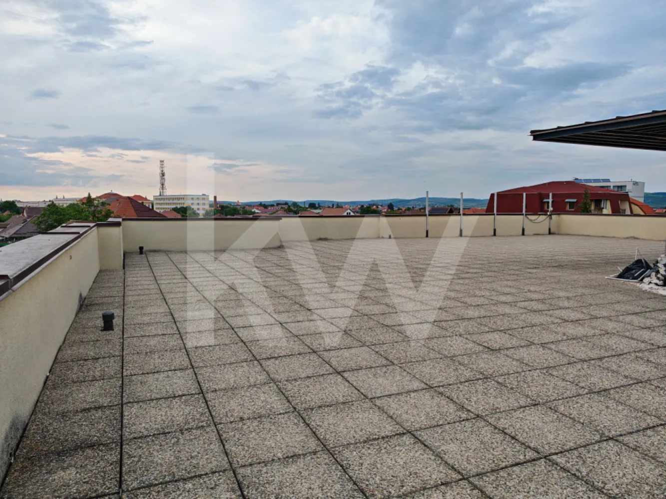 Spațiu de birouri luminos și modular – perfect pentru echipa ta!