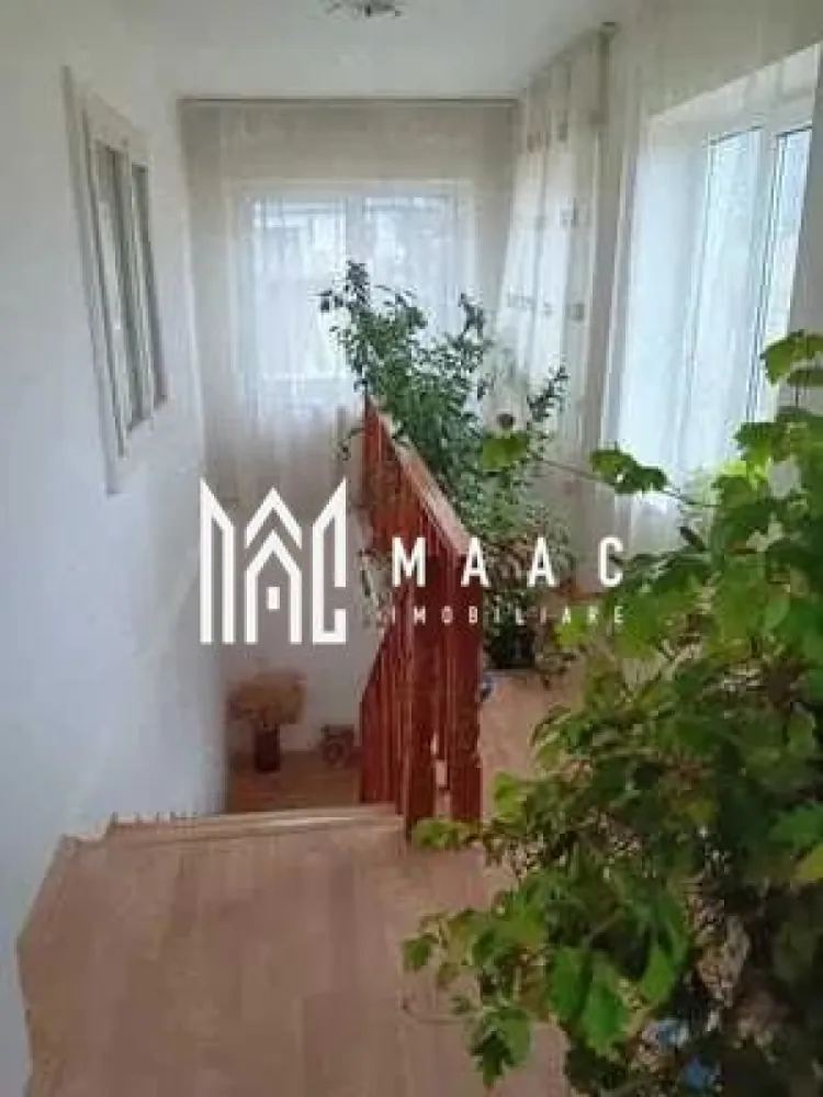 Casa Vladesti | Sat Priporu | 160 mpu | - MAAC Imobiliare vă propune spre vânzare o casă spațioasă și bine construită, ideală pentru o familie care își dorește confort, funcționalitate și un teren generos. Proprietatea beneficiază de o compartimentare eficientă, construcție solidă din cărămidă și este racordată la toate utilitățile, fiind pregătită pentru locuire.
Caracteristici:
Casă construită din cărămidă
Suprafață utilă: 160 mp
Amprentă la sol: 80,3 mp
Regim de înălțime: Parter + Etaj
Teren în suprafață totală de 790 mp
Grădină de aproximativ 400 mp
Construcție izolată exterior cu polistiren de 10 cm
Acoperiș din tablă Lindab
Beci cu suprafața de 16 mp
Compartimentare:
Parter:
Living cu bucătărie open-space
Dormitor
Baie spațioasă
Etaj:
3 dormitoare
Baie
Scară interioară
Dotări:
Centrală termică pe gaz
Încălzire prin centrală proprie
3 sobe de teracotă funcționale
Racord la curent electric
Racord la apă
Racord la gaze naturale
Beci pentru depozitare
Garaj pentru un autoturism
Magazie separată
Anexe zidite pentru creșterea păsărilor
Curte betonată
Fântână proprie utilizată pentru irigarea grădinii
Gard din fier forjat, construit pe fundație și stâlpi din beton
Avantaje:
Construcție solidă și eficient izolată termic
Compartimentare practică, potrivită pentru familii numeroase
Grădină generoasă, ideală pentru relaxare sau amenajare peisagistică
Spații auxiliare multiple pentru depozitare și gospodărie
Toate utilitățile disponibile
Posibilitatea utilizării sobelor de teracotă ca sursă alternativă de încălzire
Proprietate pregătită pentru mutare, cu numeroase facilități care oferă confort și funcționalitate
Această proprietate reprezintă alegerea ideală pentru cei care își doresc o locuință spațioasă, bine construită și amplasată pe un teren generos, oferind toate condițiile pentru un stil de viață confortabil și liniștit.
Pentru mai multe informații și programarea unei vizionări, echipa MAAC Imobiliare vă stă la dispoziție. ID 3150132