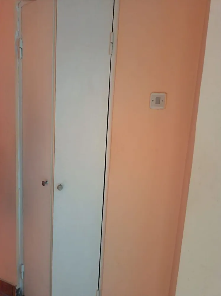 De vanzare apartament cu 2 camere, et. 2, Micro 13, 53.000 euro - Se oferă spre vânzare apartament cu 2 camere, situat în zona Micro 13, la etajul 2, într-o locație practică și bine conectată.
Locuința este amplasată aproape de Lidl și Supeco, având acces facil la magazine, transport și alte puncte de interes din zonă.
Caracteristici:
- 2 camere
- Etaj 2
- Centrală termică proprie
- Geamuri termopan
- Apartamentul necesită renovare, oferind posibilitatea de amenajare după propriul gust și nevoi
Preț: 53.000 €
Ideal atât pentru locuit, cât și pentru investiție. Pentru mai multe detalii sau programarea unei vizionări, vă rugăm să ne contactați 0741.030.291 Marilena.