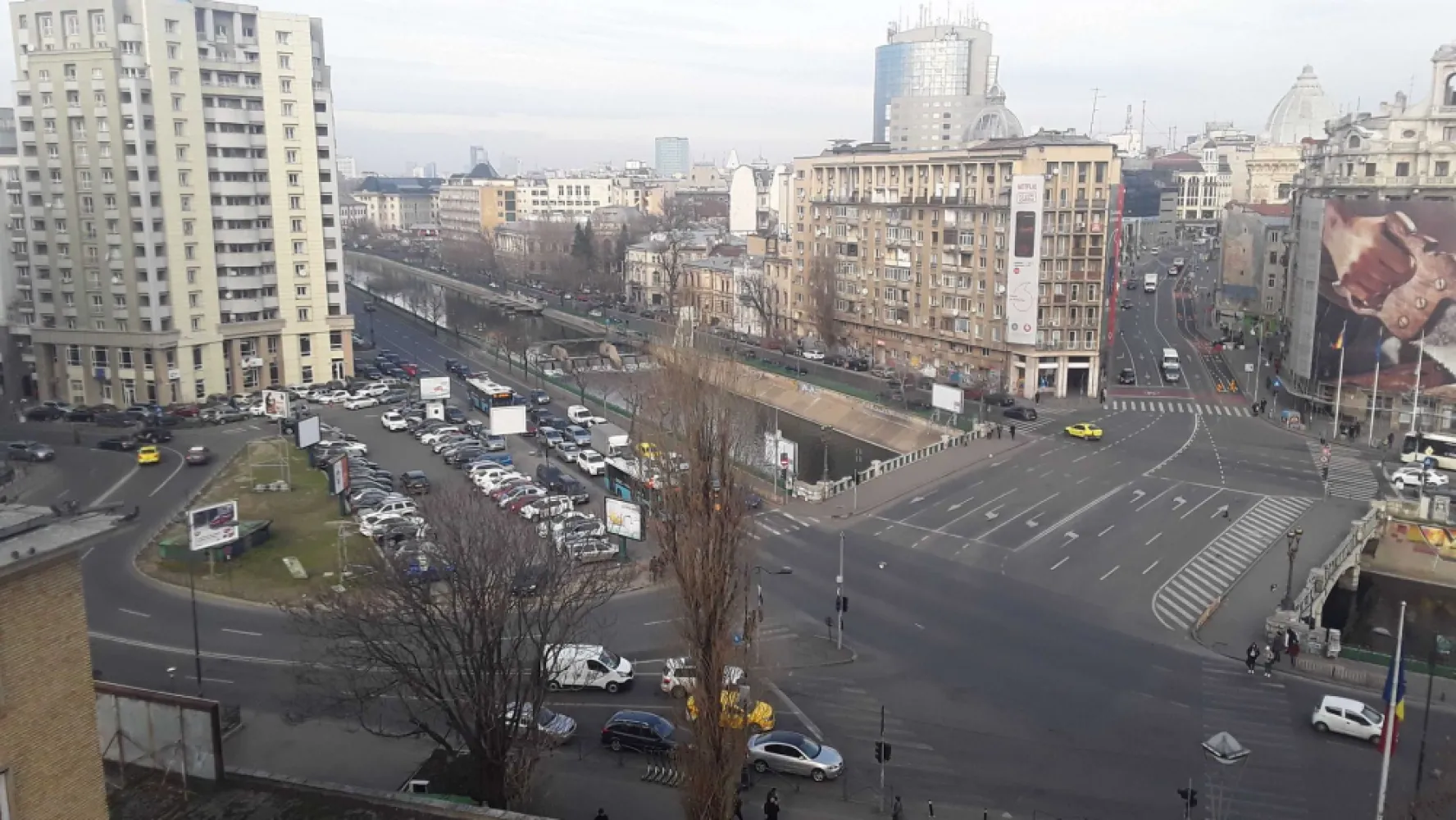 BRASADAS închiriaza ap 2 cam Piata Natiunile Unite etaj 8/17.
