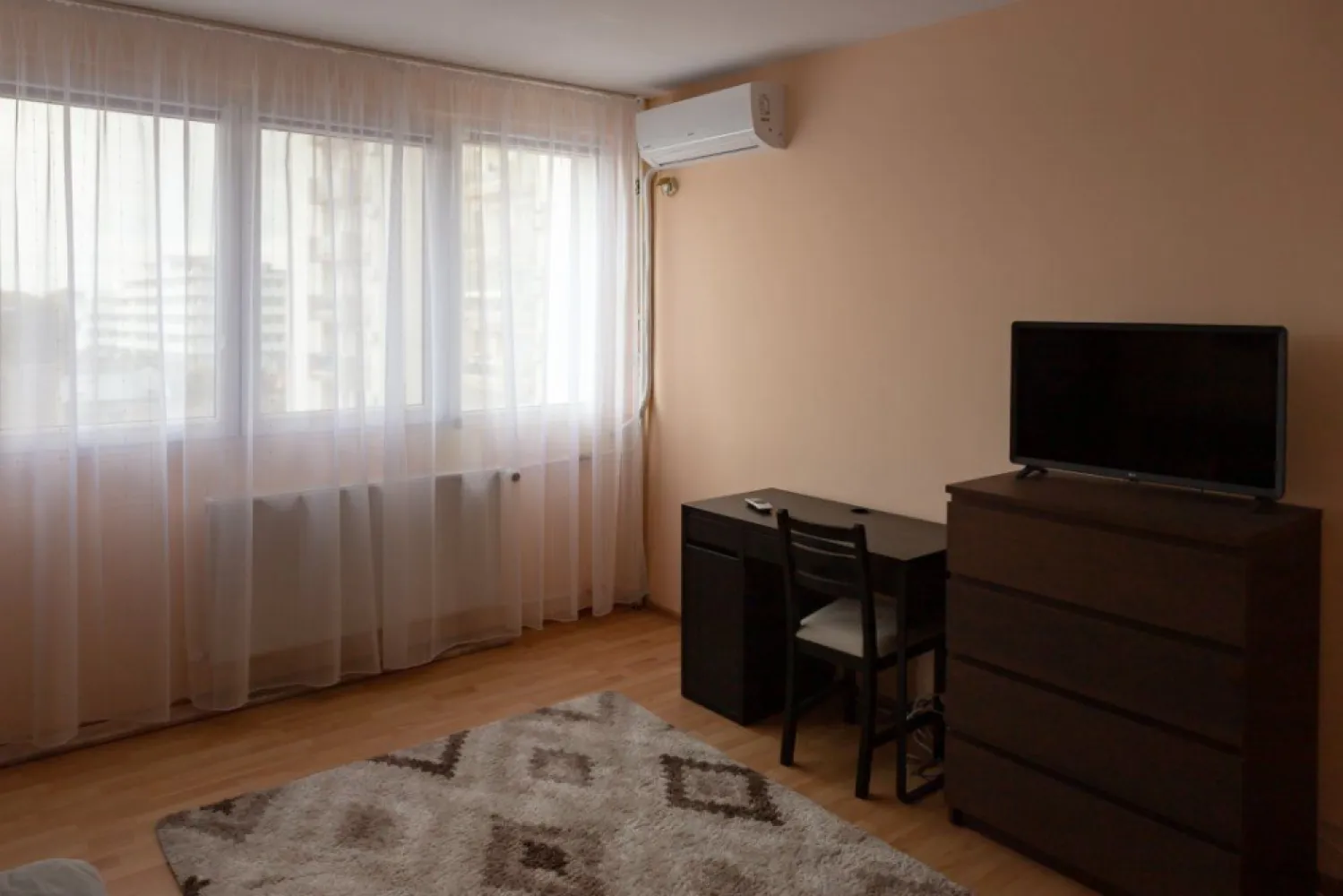 BRASADAS închiriază garsoniera et 9/9 40mp Dimtrie Cantemir.