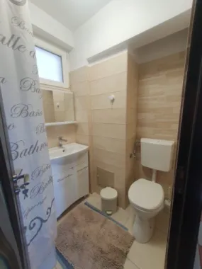 BRASADAS închiriază garsoniera et 9/9 40mp Dimtrie Cantemir.