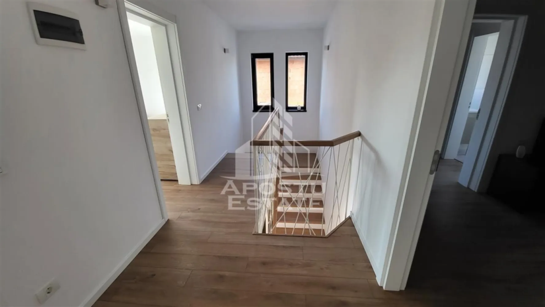 Casa individuala cu 4 camere,2 garaje,Dumbravita