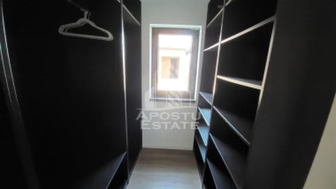 Casa individuala cu 4 camere,2 garaje,Dumbravita