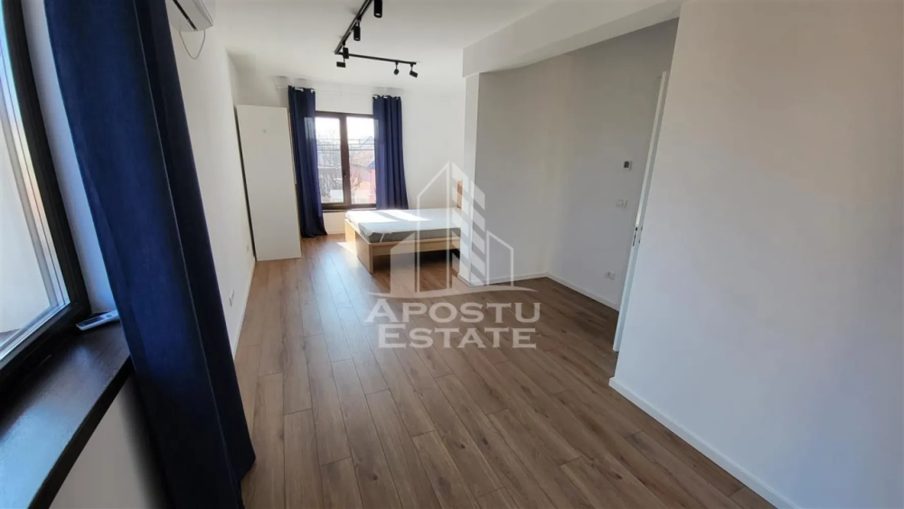 Casa individuala cu 4 camere,2 garaje,Dumbravita
