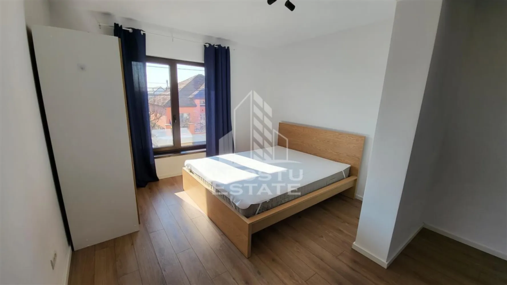 Casa individuala cu 4 camere,2 garaje,Dumbravita