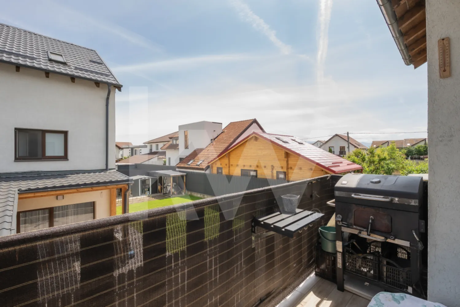 Apartament cu 3 camere, pod amenajat și 2 locuri de parcare
