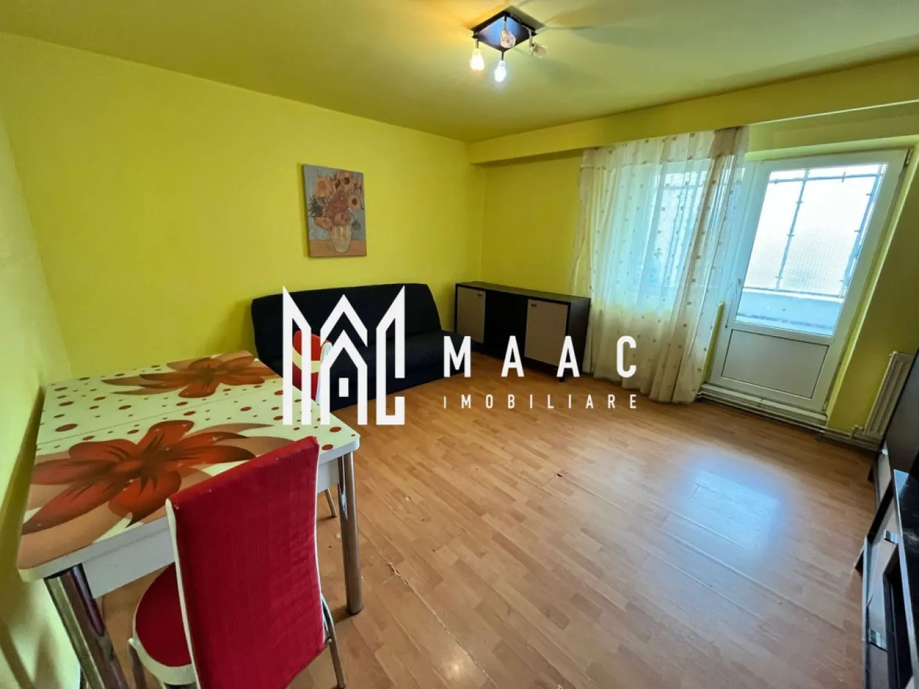 Apartament 2 camere | Decomandat | 54 MPU | SIRETULUI - 🏡 MAAC Imobiliare vă propune spre vânzare un apartament spațios, ideal pentru cei care își doresc să-l personalizeze după propriul gust!

✔ Suprafață generoasă – 54 mp, compartimentare decomandată, oferind spațiu bine organizat.
✔ Bucătărie cu balcon închis – Mai mult spațiu pentru depozitare sau pentru a crea un loc de relaxare.
✔ Etaj 4 din 5 – Locație ideală, oferind atât liniște, cât și acces facil.
✔ Necesită renovare – O oportunitate perfectă de a transforma acest apartament într-un cămin modern, exact așa cum îți dorești.
Pentru mai multe detalii și pentru programarea unei vizionări, vă rugăm să specificați ID-ul anunțului: CP2461040