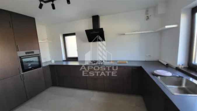 Casa individuala cu 4 camere,2 garaje,Dumbravita
