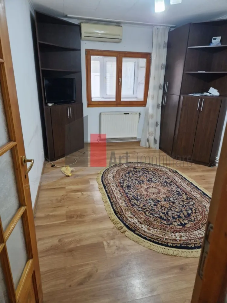 Garsoniera Lujerului - Va prezentam spre vanzare o garsoniera aflata la parterul unui bloc de 4 eaje construit in 1980

 In apropiere: se regasesc: piață, hipermarket, instituții bankare, statie STB.

Garsoniera dispune de balcon de 5m², închis în termopan.

Pentru informatii sau vizionare va stam la dispozitie: 0720-622.788