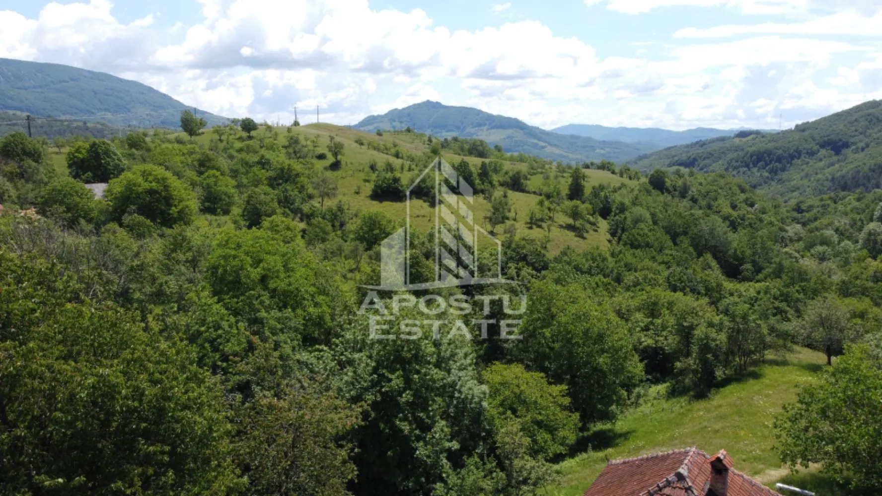 Casa la munte, la cheie, priveliste panoramica, in sat Ret, Hunedoara