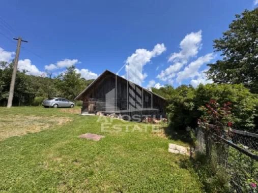 Casa la munte, la cheie, priveliste panoramica, in sat Ret, Hunedoara