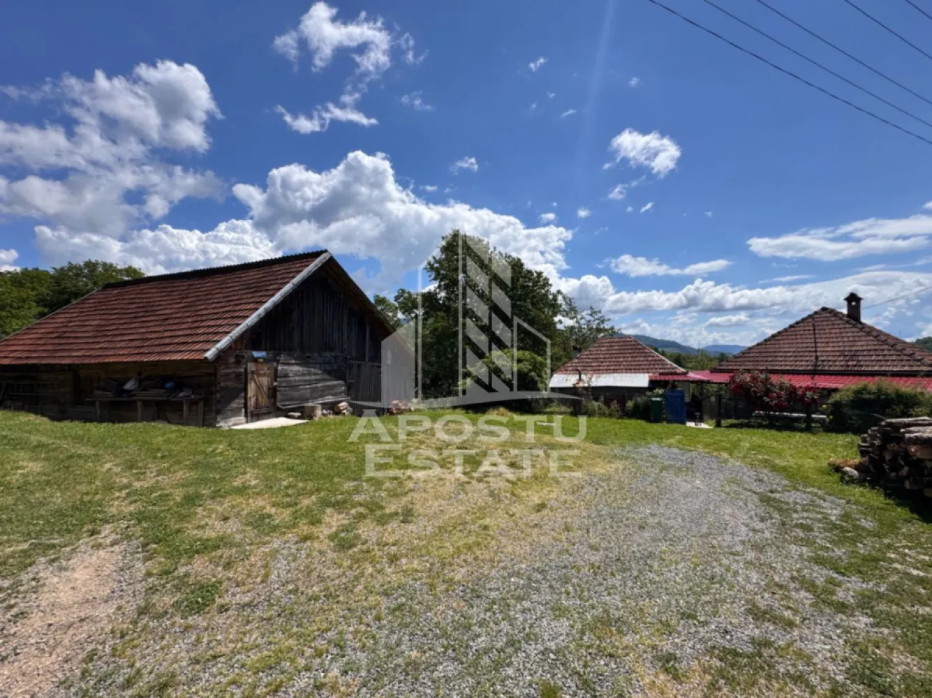 Casa la munte, la cheie, priveliste panoramica, in sat Ret, Hunedoara