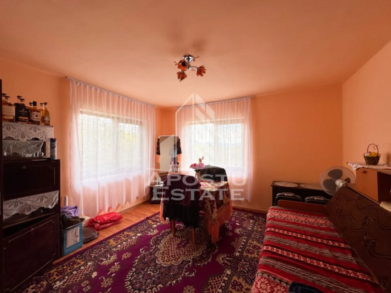 Casa la munte, la cheie, priveliste panoramica, in sat Ret, Hunedoara
