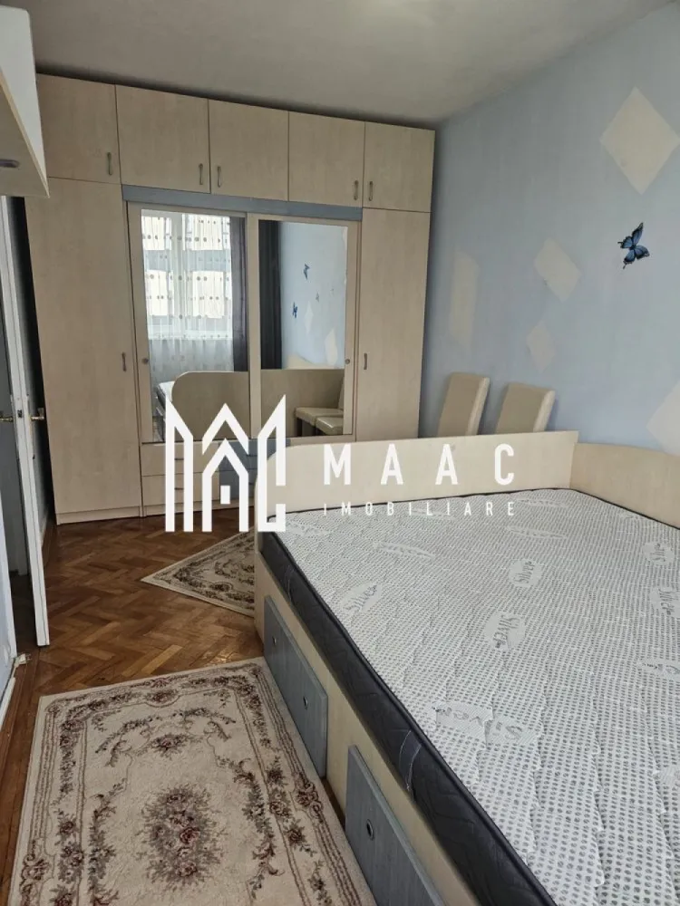 Apartament 2 camere | 54 MPU | Decomandat | Balcon | Hipodrom 2 - Maac Imobiliare vă propune spre închiriere un apartament cu 2 camere, situat într-o zonă foarte bine poziționată, în apropierea numeroaselor puncte de interes: magazine, școli, grădinițe și stații de autobuz. Apartamentul este decomandat și dispune de: living luminos dormitor balcon cameră de depozitare, hol spațios Locuința se închiriază complet mobilată și utilată, fiind pregătită pentru mutare imediată. Condiții de închiriere: Se percepe o garanție în cuantumul unei chirii lunare. Animalele de companie nu sunt acceptate. Este ideală pentru o familie sau o persoană care își dorește confort și acces facil către toate facilitățile urbane. Pentru mai multe detalii și programarea unei vizionări, vă invităm să contactați Maac Imobiliare, specificând ID: CP2895734 }}