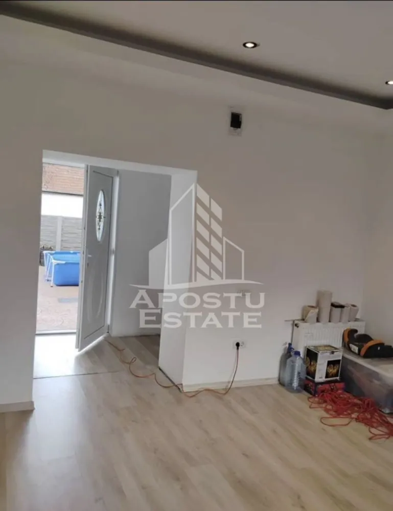 Casa individuala - APOSTU ESTATEva ofera spre vanzare Casa individuala in zona - Ianova(Com.Remetea Mare) 

Constructie veche din vaiuga izolatie exterioaracomplet renovatageamuri PVCacoperis nougar nou in curs de finisare.Deschidere de 15 ml.

Compartimentare;hol lung4 camere 1 bucatarie1 baiedressingpod inalt.

Suprafata totala construita 136 mp suprafata utila 110 mp si teren 300 mp.

Sistem de irigatie pentru gazoncamere videosistem de lumina in casa Philips care se aprinde din telefon.

Va asteptam cu drag la o vizionare!Mai multe detalii la telefon!

 

. ID intern: 10453.