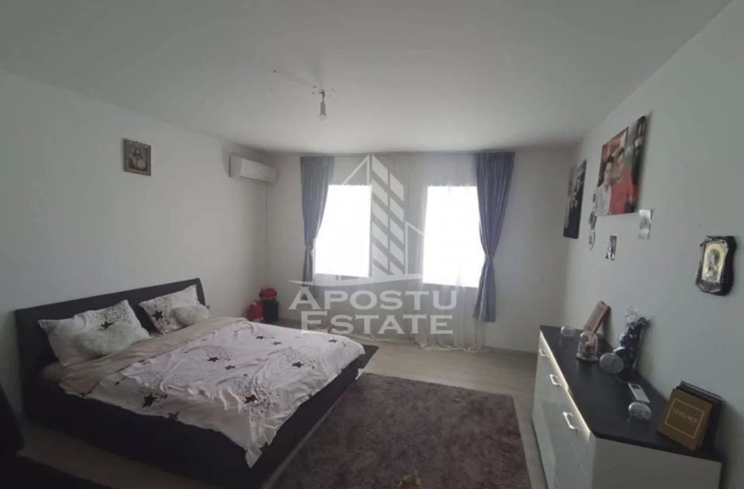 Casa individuala - APOSTU ESTATEva ofera spre vanzare Casa individuala in zona - Ianova(Com.Remetea Mare) 

Constructie veche din vaiuga izolatie exterioaracomplet renovatageamuri PVCacoperis nougar nou in curs de finisare.Deschidere de 15 ml.

Compartimentare;hol lung4 camere 1 bucatarie1 baiedressingpod inalt.

Suprafata totala construita 136 mp suprafata utila 110 mp si teren 300 mp.

Sistem de irigatie pentru gazoncamere videosistem de lumina in casa Philips care se aprinde din telefon.

Va asteptam cu drag la o vizionare!Mai multe detalii la telefon!

 

. ID intern: 10453.
