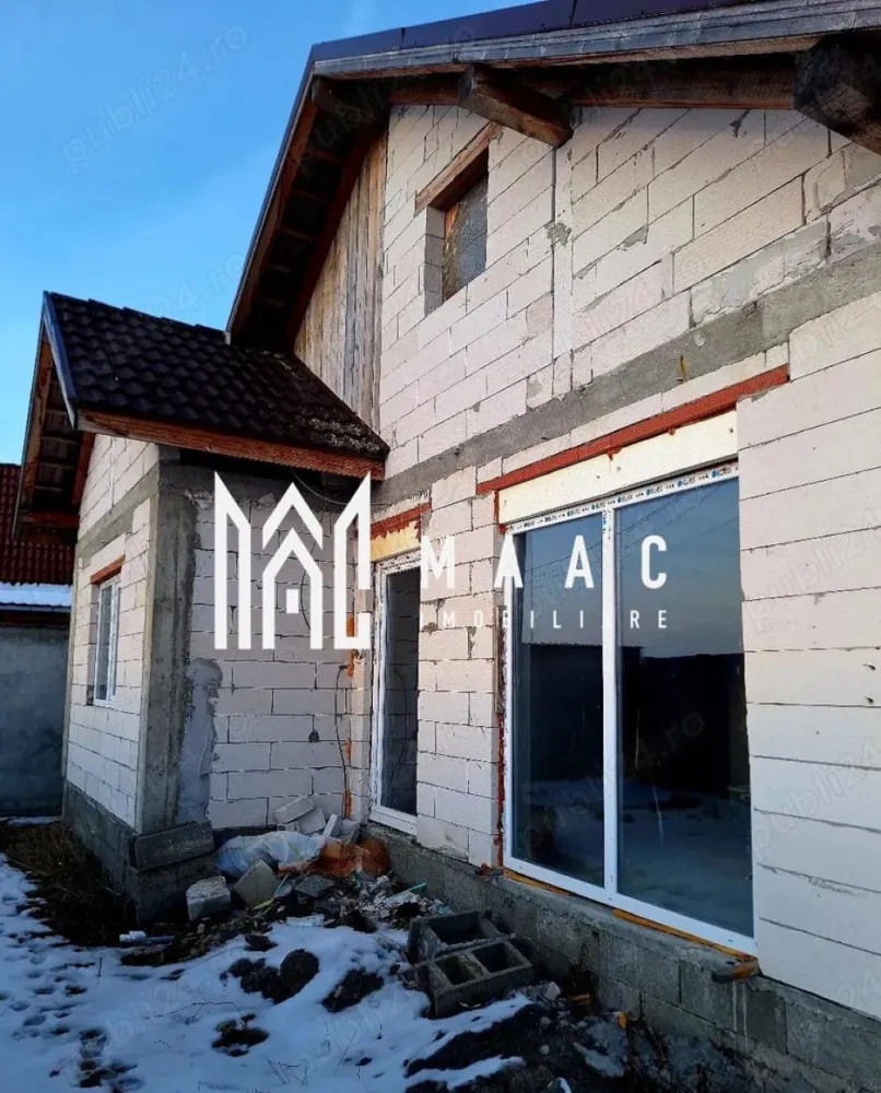 Casa individuala | Teren 328 | 3 camere | Cristian - MAAC Imobiliare vă propune spre vânzare o casă individuală cu 3 camere, situată în localitatea Cristian. Imobilul este dispuns pe un singur nivel, este intabulat și oferă un confort optim pentru o familie sau pentru cei care își doresc o locuință practică și bine compartimentată. Compartimentare: living cu bucătărie open-space 2 dormitoare baie hol 2 terase pod, ideal pentru depozitare Curtea este amenajată în partea din față a casei, oferind spațiu pentru relaxare sau activități în aer liber. Terenul este în concesiune, iar utilitatea de gaz se află la poartă. Proprietatea reprezintă o alegere potrivită pentru cei care caută liniște, acces facil și o locuință funcțională, într-o zonă apreciată. Pentru mai multe detalii sau pentru programarea unei vizionări, echipa MAAC Imobiliare vă stă la dispoziție. ID: CP2890088. }}