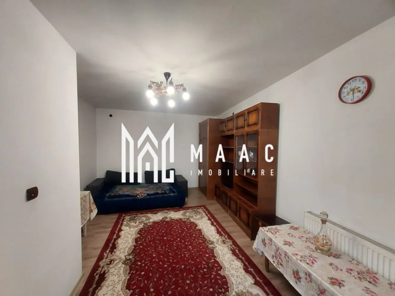 Garsoniera | 30 MPU | Loc de parcare | Ultracentral - MAAC Imobiliare vă propune spre închiriere o garsonieră situată într-o zonă ultracentrală, ideală pentru cei care își doresc confort, liniște și acces rapid către toate punctele de interes ale orașului. Garsoniera are o suprafață utilă de 30 mp și beneficiază de curte comună, un avantaj important care oferă spațiu suplimentar pentru relaxare sau posibilitatea parcării autoturismului. Locuința este compartimentată practic și este dotată cu: Bucătărie utilată, prevăzută cu frigider și aragaz Baie cu cabina de dus Sistem de încălzire eficient, pentru confort pe tot parcursul anului Proprietatea este potrivită pentru închiriere pe termen lung, fiind amplasată într-o zonă excelentă, cu acces facil la mijloace de transport în comun, magazine, instituții și alte facilități urbane. Curtea comună oferă un plus de valoare, atât prin posibilitatea de parcare, cât și prin spațiul exterior de care pot beneficia locatarii. Zona este liniștită, cu vecini civilizați și un mediu sigur. Această garsonieră reprezintă o alegere foarte bună pentru o persoană singură sau un cuplu care caută o locuință practică, bine poziționată și ușor de întreținut. Pentru mai multe detalii și programarea unei vizionări, vă rugăm să ne contactați menționând ID:CP2872958 }}