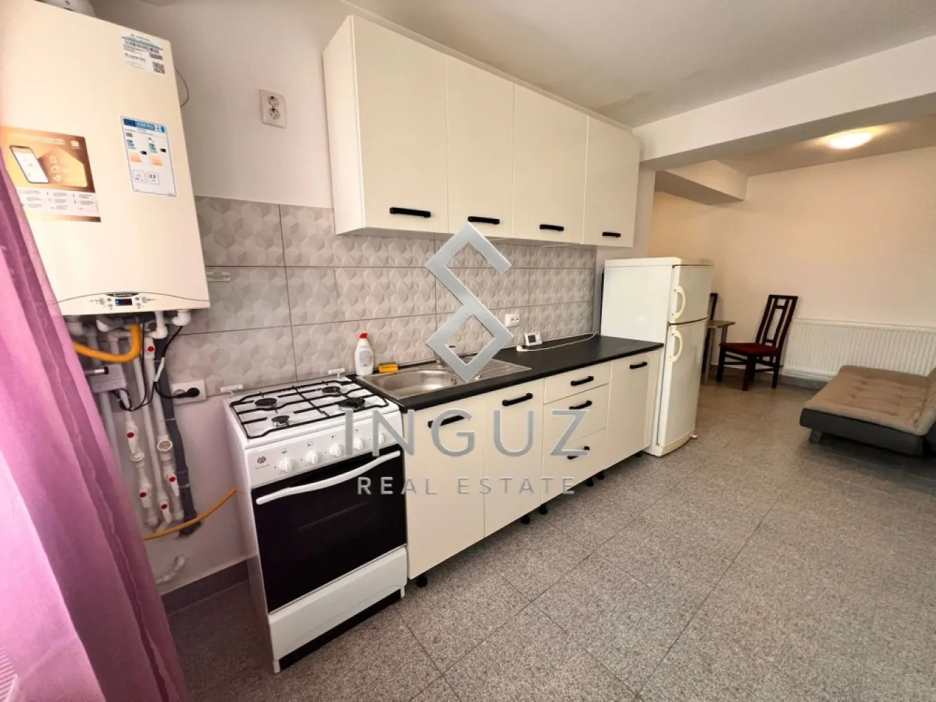DE ÎNCHIRIAT – APARTAMENT 2 CAMERE – ZONA DOAMNA GHICA - DE ÎNCHIRIAT – APARTAMENT 2 CAMERE – ZONA DOAMNA GHICA

Oferim spre închiriere un apartament cu 2 camere, situat în zona Doamna Ghica, într-un imobil la curte, la etajul 2.

Detalii proprietate:
• Suprafață utilă: 45 mp
• 2 camere
• Mobilat
• Utilități disponibile
• Acces facil către mijloace de transport și puncte de interes din zonă

Condiții de închiriere:
• Chirie: 500 Euro/lună (negociabil)
• Avans: 1 lună

Disponibil imediat.
Comision agenție: 50% din prima lună de chirie.

للإيجار – شقة غرفتين – منطقة دوamna ghica

متوفر للإيجار شقة مكونة من غرفتين، تقع في منطقة دوamna ghica داخل عقار ضمن فناء خاص، في الطابق الثاني.

مواصفات الشقة:
• المساحة: 45 متر مربع
• غرفتان
• مفروشة
• جميع المرافق متوفرة
• موقع جيد مع سهولة الوصول إلى وسائل النقل والخدمات

شروط الإيجار:
• الإيجار الشهري: 500 يورو (قابل للتفاوض)
• تأمين / دفعة مقدمة: شهر واحد

متاحة للإيجار فوراً.
عمولة المكتب: 50% من قيمة إيجار شهر واحد.

Inguz Real Estate

📱 +40 774 017 567
📱 +40 724 922 092
✉️ info@inguzrealestate.com