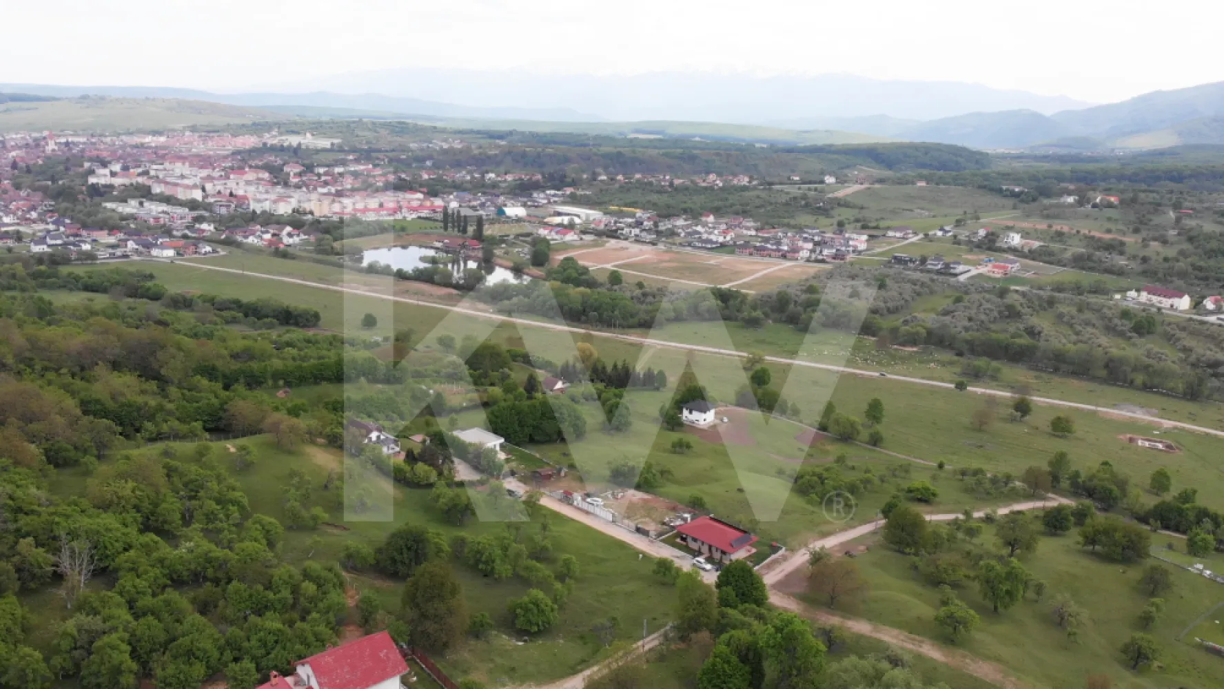 Teren intravilan în Cisnădioara – Panoramă spre Cetate și munții Fǎgǎraș