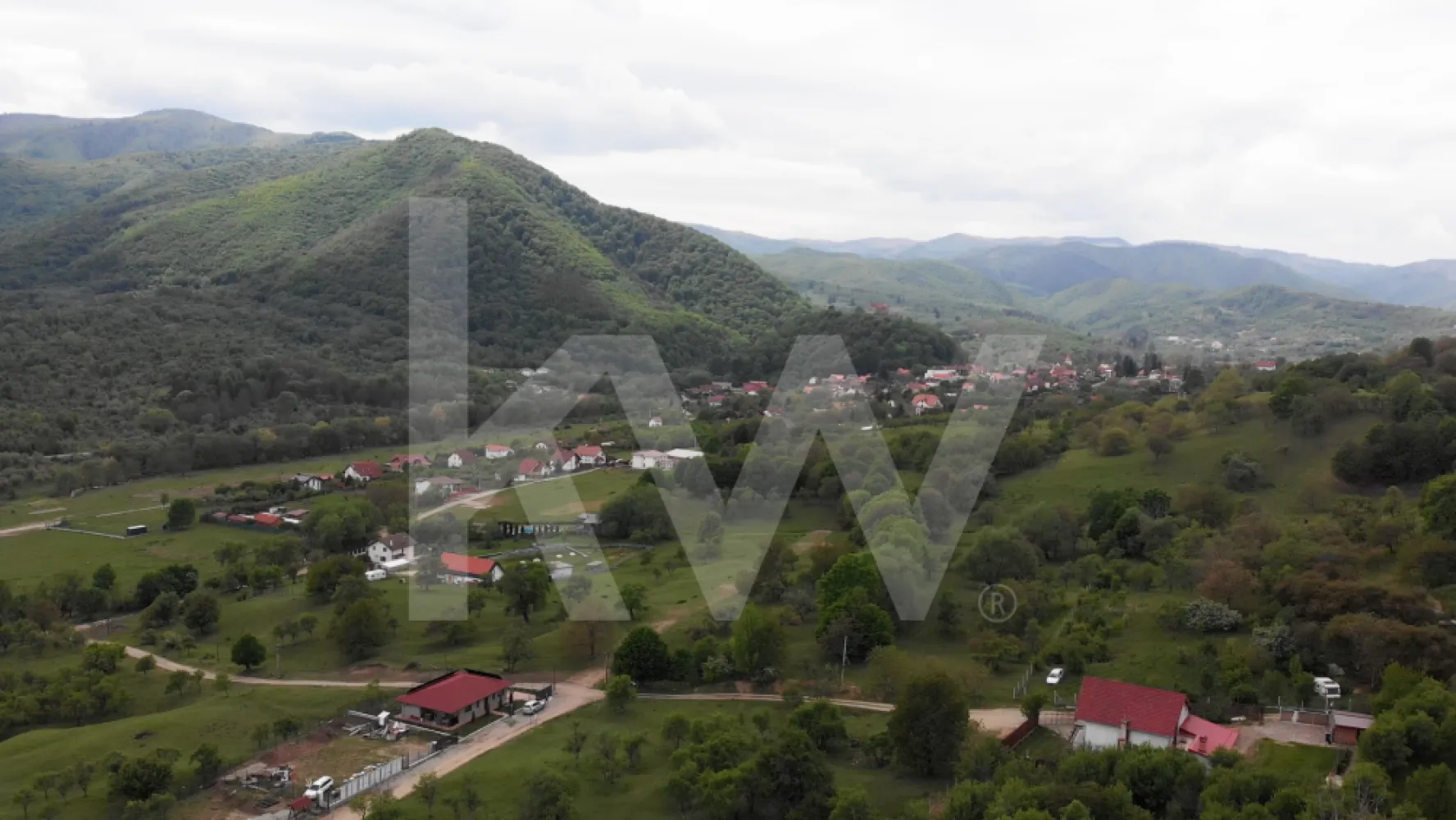 Teren intravilan în Cisnădioara – Panoramă spre Cetate și munții Fǎgǎraș