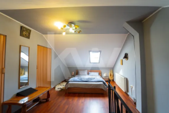 Apartament tip mansarda , decomandat , pe 2 niveluri , 92 mp utili