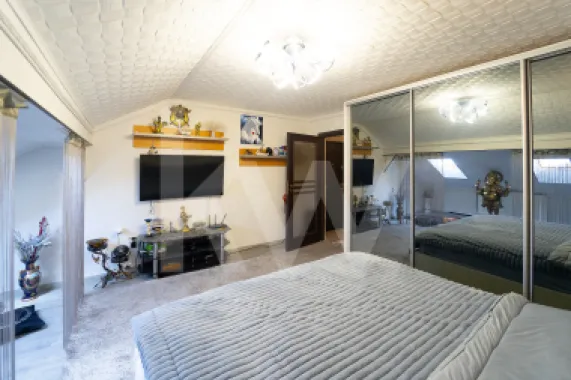 Apartament tip mansarda , decomandat , pe 2 niveluri , 92 mp utili