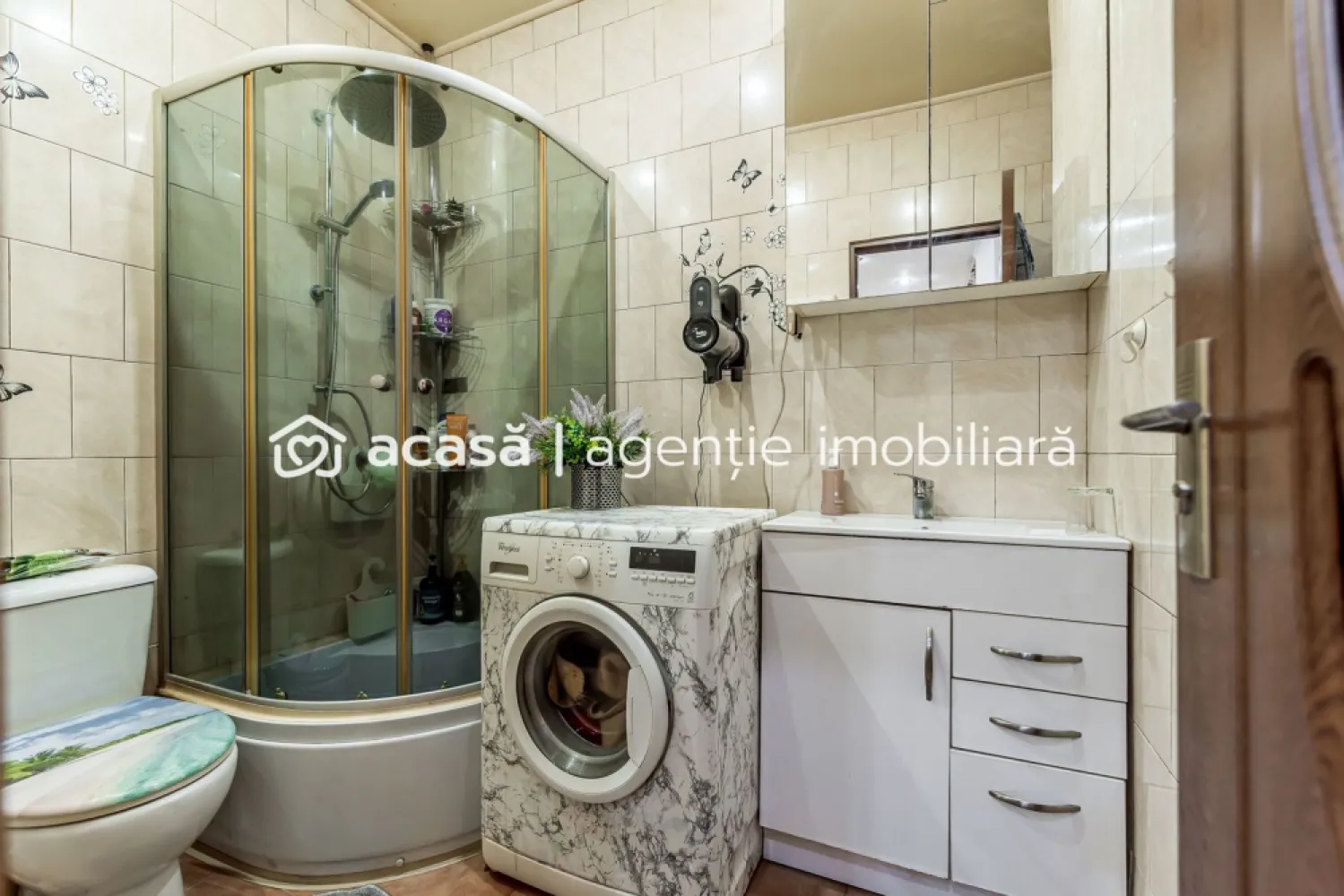 Apartament în centru cu acces auto și garaj propriu