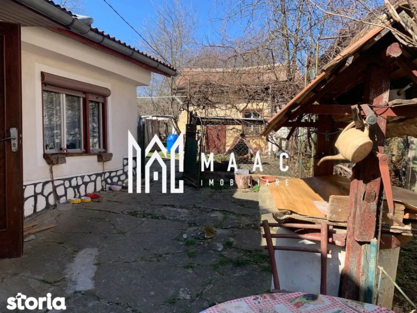 Casă Individuală | 77 MPU | 3 Camere | | Cisnădie - MAAC Imobiliare vă propune spre vânzare o proprietate situată în Cisnădie, ideală pentru cei care își doresc o casă cu teren generos și posibilitatea de a o amenaja după propriul gust.

Caracteristici principale
Suprafață teren: 439 mp
Casă individuală
3 camere
2 holuri
Bucătărie
Baie
Cămară
Pivniță
Pod
Anexe gospodărești în curte

Compartimentare
Living și camere spațioase
Bucătărie separată
Baie
Cămară pentru depozitare
Două holuri care asigură accesul către încăperi
Pivniță și pod cu spații suplimentare de depozitare
Curte și grădină generoasă

Pentru mai multe detalii și programarea unei vizionări, vă rugăm să contactați echipa MAAC Imobiliare și să menționați ID-ul proprietății: CP3069323.