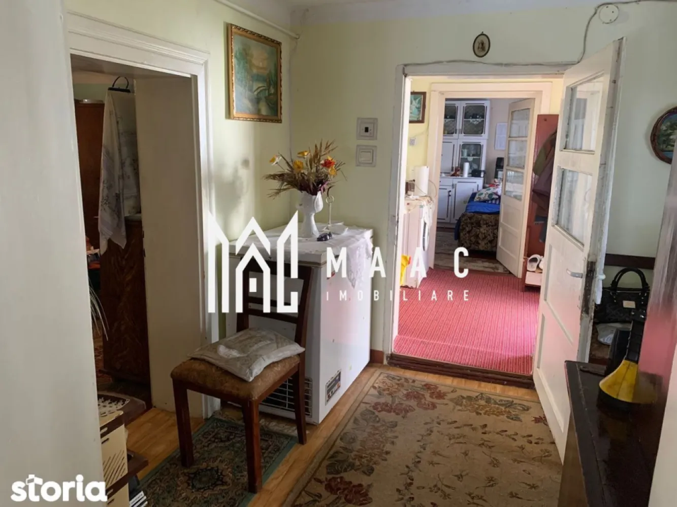 Casă Individuală | 77 MPU | 3 Camere | | Cisnădie - MAAC Imobiliare vă propune spre vânzare o proprietate situată în Cisnădie, ideală pentru cei care își doresc o casă cu teren generos și posibilitatea de a o amenaja după propriul gust.

Caracteristici principale
Suprafață teren: 439 mp
Casă individuală
3 camere
2 holuri
Bucătărie
Baie
Cămară
Pivniță
Pod
Anexe gospodărești în curte

Compartimentare
Living și camere spațioase
Bucătărie separată
Baie
Cămară pentru depozitare
Două holuri care asigură accesul către încăperi
Pivniță și pod cu spații suplimentare de depozitare
Curte și grădină generoasă

Pentru mai multe detalii și programarea unei vizionări, vă rugăm să contactați echipa MAAC Imobiliare și să menționați ID-ul proprietății: CP3069323.