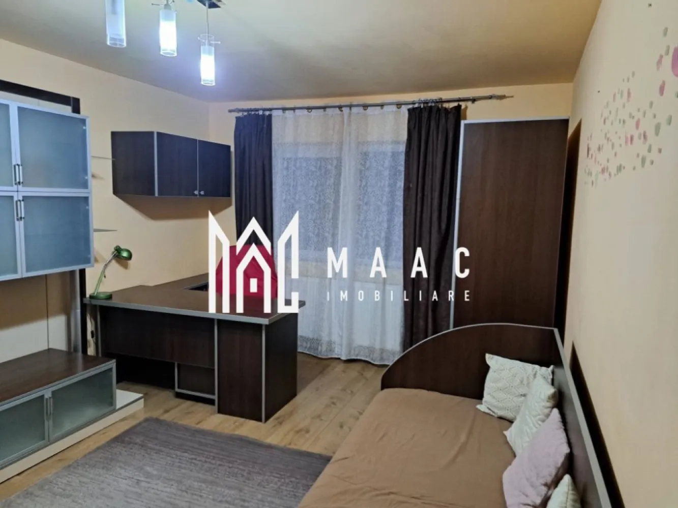 Apartament 2 Camere | Decomandat | Complet Utilat - MAAC Imobiliare vă propune spre închiriere un apartament cu 2 camere, decomandat, ideal pentru un cuplu sau o persoană care își dorește confort și funcționalitate.

Caracteristici principale
• compartimentare decomandată
• spațiu bine organizat și ușor de întreținut
• complet utilat

Compartimentare și dotări
• living și dormitor
• bucătărie utilată
• baie
• centrală termică proprie
• plită și cuptor
• mașină de spălat rufe

Avantaje
• boxă la subsol pentru depozitare
• ideal pentru locuire pe termen lung
• disponibil pentru mutare rapidă

Se percepe o garanție de 500 de euro 

Pentru mai multe detalii sau pentru programarea unei vizionări, vă rugăm să ne contactați și să menționați ID-ul proprietății; CP3054481.