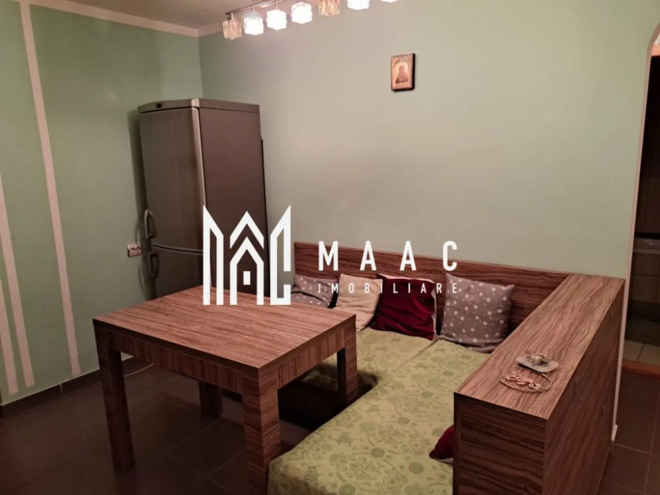 Apartament 2 Camere | Decomandat | Complet Utilat - MAAC Imobiliare vă propune spre închiriere un apartament cu 2 camere, decomandat, ideal pentru un cuplu sau o persoană care își dorește confort și funcționalitate.

Caracteristici principale
• compartimentare decomandată
• spațiu bine organizat și ușor de întreținut
• complet utilat

Compartimentare și dotări
• living și dormitor
• bucătărie utilată
• baie
• centrală termică proprie
• plită și cuptor
• mașină de spălat rufe

Avantaje
• boxă la subsol pentru depozitare
• ideal pentru locuire pe termen lung
• disponibil pentru mutare rapidă

Se percepe o garanție de 500 de euro 

Pentru mai multe detalii sau pentru programarea unei vizionări, vă rugăm să ne contactați și să menționați ID-ul proprietății; CP3054481.