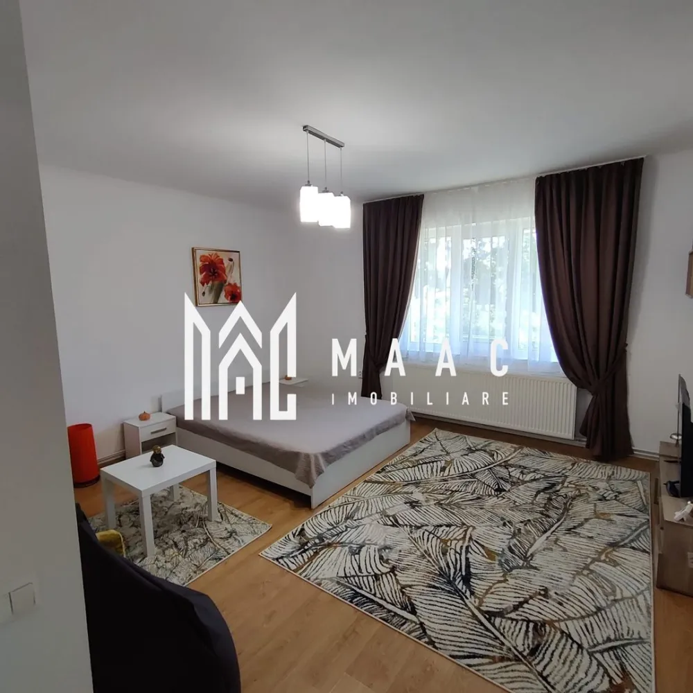 Apartament 1 camera | Etaj 1 | Decomandat | Terasa | Central - MAAC Imobiliare vă propune spre închiriere un apartament cu o cameră, decomandat, situat la etajul 1 unei case din zona centrală (10 minute de mers pe jos de centru).

Locuinta cuprinde: hol de acces, cameră spațioasă, bucătărie cu cămară, baie cu geam.

Garsoniera este recent renovata si mobilata, avand o suprafata toatala de 51,14 mp utili.

Aceasta este repartizata astfel: hol de 11.09 mp, camera de 23.12 mp, bucatarie de 11.27 mp, camara de 1.16 mp, baie de 4.5 mp si un balcon-terasa de 23.4 mp.

Garsoniera se afla intr-un imobil cu etaj, fiind situata la etaj unde se mai afla inca 4 familii, avand o curte comuna de 1623 mp unde se poate parca o masina.

Garsoniera dispune de centrala noua prin condensare, aragaz, cuptor cu microunde, cafetiera, mobila noua, TV nou, masina de spalat fiindca foarte bine pozitionata atat raportata la Facultatea de Medicina cat si in apropiere de centru ( 2 minute de mers pe jos pana in Piata Mare-Sibiu )

Designul modern si ambientul placut imprima locatiei o energie pozitiva si un aer calm, intim.

Se percepe garanție in cuantumul unei chirii lunare. Se acceptă un animal de companie de talie mica.

În imediata apropiere se află centre comerciale, instituții de învățământ, bancare, mijloace de transport în comun.

Pentru mai multe detalii, precizați telefonic că ați văzut anunțul cu ID: CP3150863.