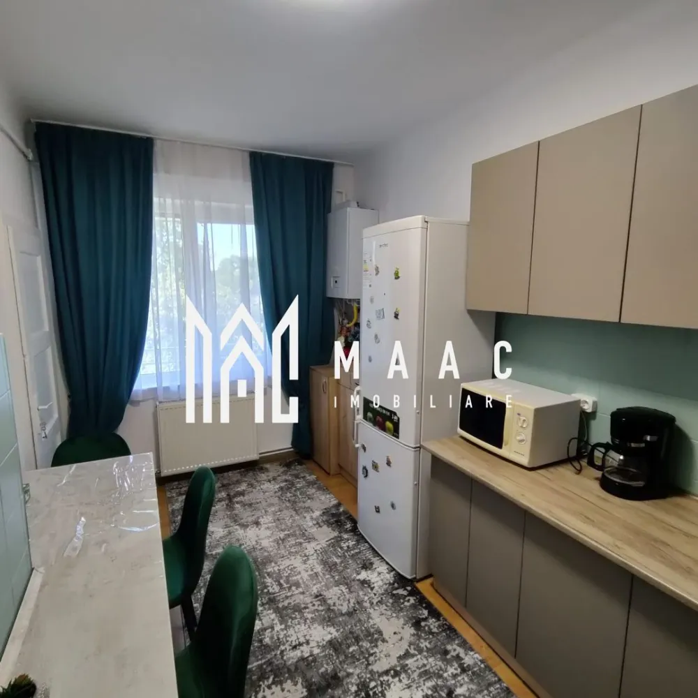 Apartament 1 camera | Etaj 1 | Decomandat | Terasa | Central - MAAC Imobiliare vă propune spre închiriere un apartament cu o cameră, decomandat, situat la etajul 1 unei case din zona centrală (10 minute de mers pe jos de centru).

Locuinta cuprinde: hol de acces, cameră spațioasă, bucătărie cu cămară, baie cu geam.

Garsoniera este recent renovata si mobilata, avand o suprafata toatala de 51,14 mp utili.

Aceasta este repartizata astfel: hol de 11.09 mp, camera de 23.12 mp, bucatarie de 11.27 mp, camara de 1.16 mp, baie de 4.5 mp si un balcon-terasa de 23.4 mp.

Garsoniera se afla intr-un imobil cu etaj, fiind situata la etaj unde se mai afla inca 4 familii, avand o curte comuna de 1623 mp unde se poate parca o masina.

Garsoniera dispune de centrala noua prin condensare, aragaz, cuptor cu microunde, cafetiera, mobila noua, TV nou, masina de spalat fiindca foarte bine pozitionata atat raportata la Facultatea de Medicina cat si in apropiere de centru ( 2 minute de mers pe jos pana in Piata Mare-Sibiu )

Designul modern si ambientul placut imprima locatiei o energie pozitiva si un aer calm, intim.

Se percepe garanție in cuantumul unei chirii lunare. Se acceptă un animal de companie de talie mica.

În imediata apropiere se află centre comerciale, instituții de învățământ, bancare, mijloace de transport în comun.

Pentru mai multe detalii, precizați telefonic că ați văzut anunțul cu ID: CP3150863.