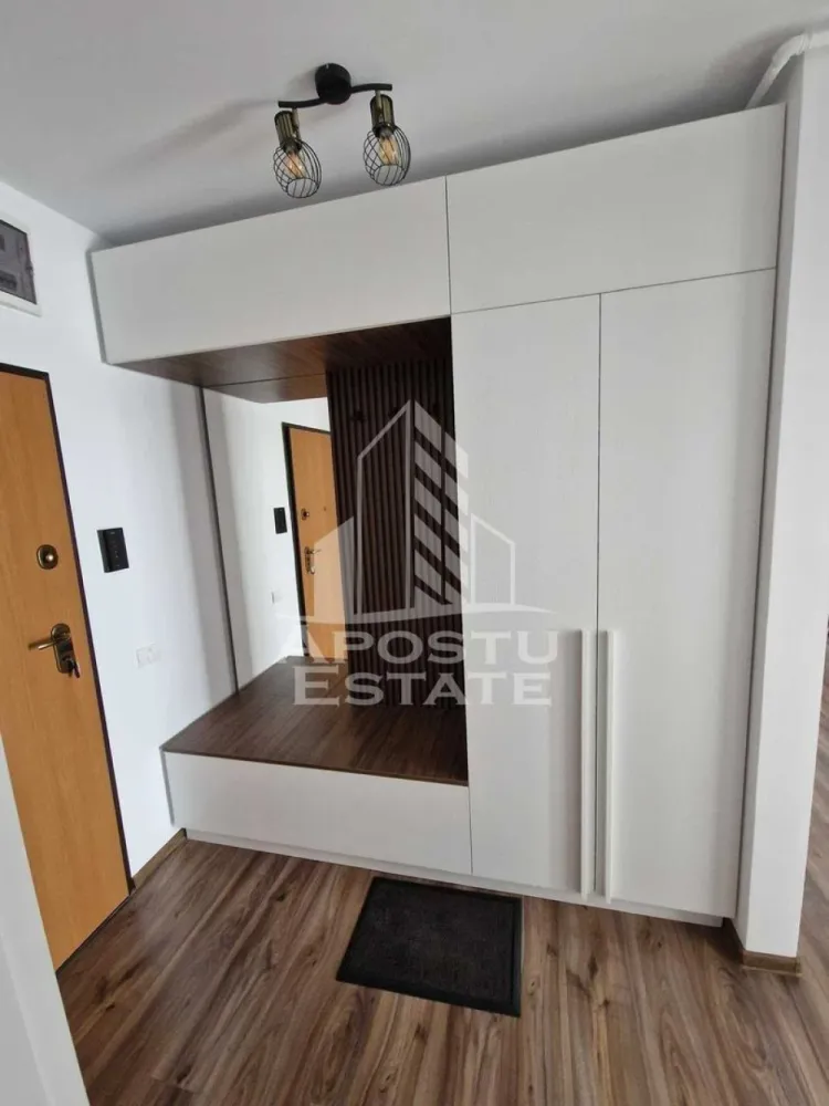 Apartament 2 camere de inchiriat , Campeador City, Torontalului-Timiș - Agentia imobiliara APOSTU ESTATE va propune spre inchiriere un apartament cu 2 camere, spatios si luminos, situat in zona Torontalului , o zona linistita si bine pozitionata din Timisoara, potrivit pentru cupluri,familii, sau studenti care isi doresc o locuinta unde sa se simta confortabil si cu acces facil catre scoli, statii de autobuz, supermarketuri , magazine de zona, parcuri.

Suprafata utila: 53 mp
Compartimentare eficienta:
-Hol de acces generos
-Bucatarie complet mobilata si utilata, cu loc de luat masa
-Living luminos si spatios
-Dormitor mobilat si utilat
-Baie prevazuta cu cada
-Balcon deschis 
Confort si facilitati:
-Incalzirea apartamentului: centrala proprie cu încălzire in pardoseala 
-Apartamentul este complet mobilat si utilat
-Loc de parcare inclus in pret 
Localizare:
-Timis,Timisoara, zona Torontalului- Campeador City – acces facil spre magazine, supermarketul Lidl, scoli, parcuri si mijloace de transport in comun
Ideal pentru:
-Familii
-Cupluri
-Studenti
Pret chirie lunara: 450 euro 
Programeaza o vizionare pentru a-ti putea imagina viitorul aici!
ID intern: CP3155551