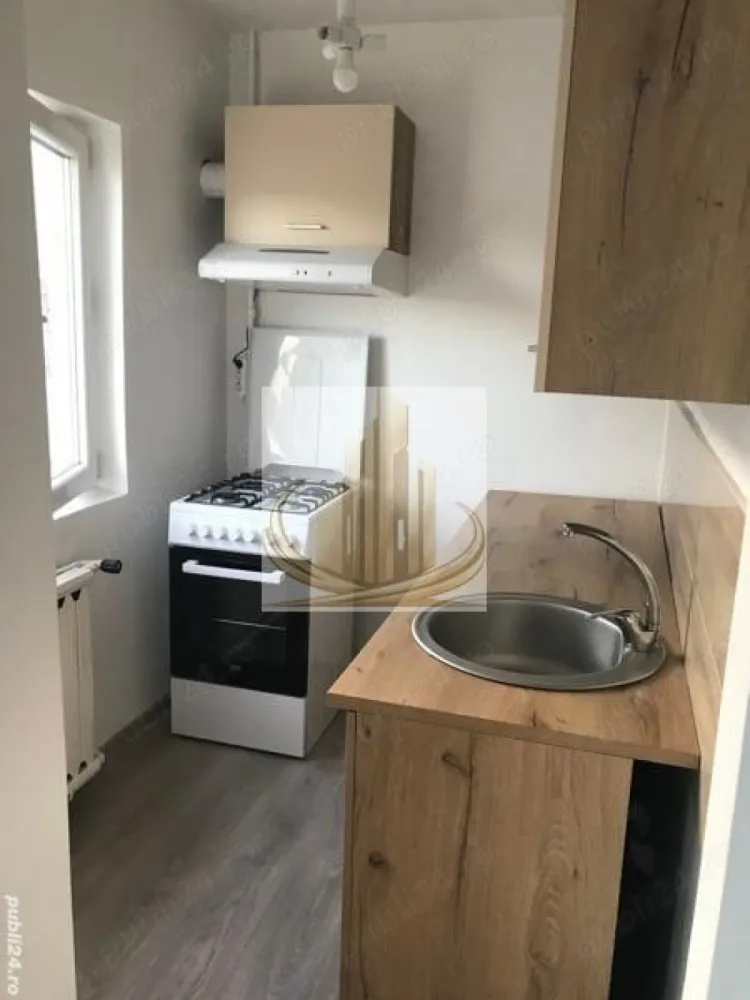 Apartament cu 1 cameră, complet mobilat și utilat – Calea Lipovei - Grand Mobilis Imobiliare va ofera spre vanzare
Apartament cu 1 cameră, decomandat, complet mobilat și utilat – Calea Lipovei

Ofer spre vânzare apartament cu 1 cameră, situat în zona Calea Lipovei, la etajul 2 din 4, cu o suprafață utilă de 30 mp.

Apartamentul este format din cameră, bucătărie, baie și hol, fiind bine compartimentat și eficient organizat. Locuința este luminoasă, îngrijită și se vinde complet mobilată și utilată, fiind gata pentru mutare imediată.

Avantaje:
✔ Etaj intermediar (2/4)
✔ Complet mobilat și utilat
✔ Compartimentare practică
✔ Zonă liniștită și apreciată
✔ Aproape de sensul giratoriu din Calea Lipovei
✔ Acces rapid la mijloace de transport, magazine și școli
✔ Ideal pentru locuit sau investiție

Poziționarea excelentă și facilitățile din apropiere fac din această proprietate o alegere foarte bună pentru cei care își doresc confort și acces facil către principalele puncte de interes ale orașului.

Preț: 65.000 Euro

Pentru mai multe informații și programarea unei vizionări, vă rog să mă contactați.

ID INTERN: CP3155729